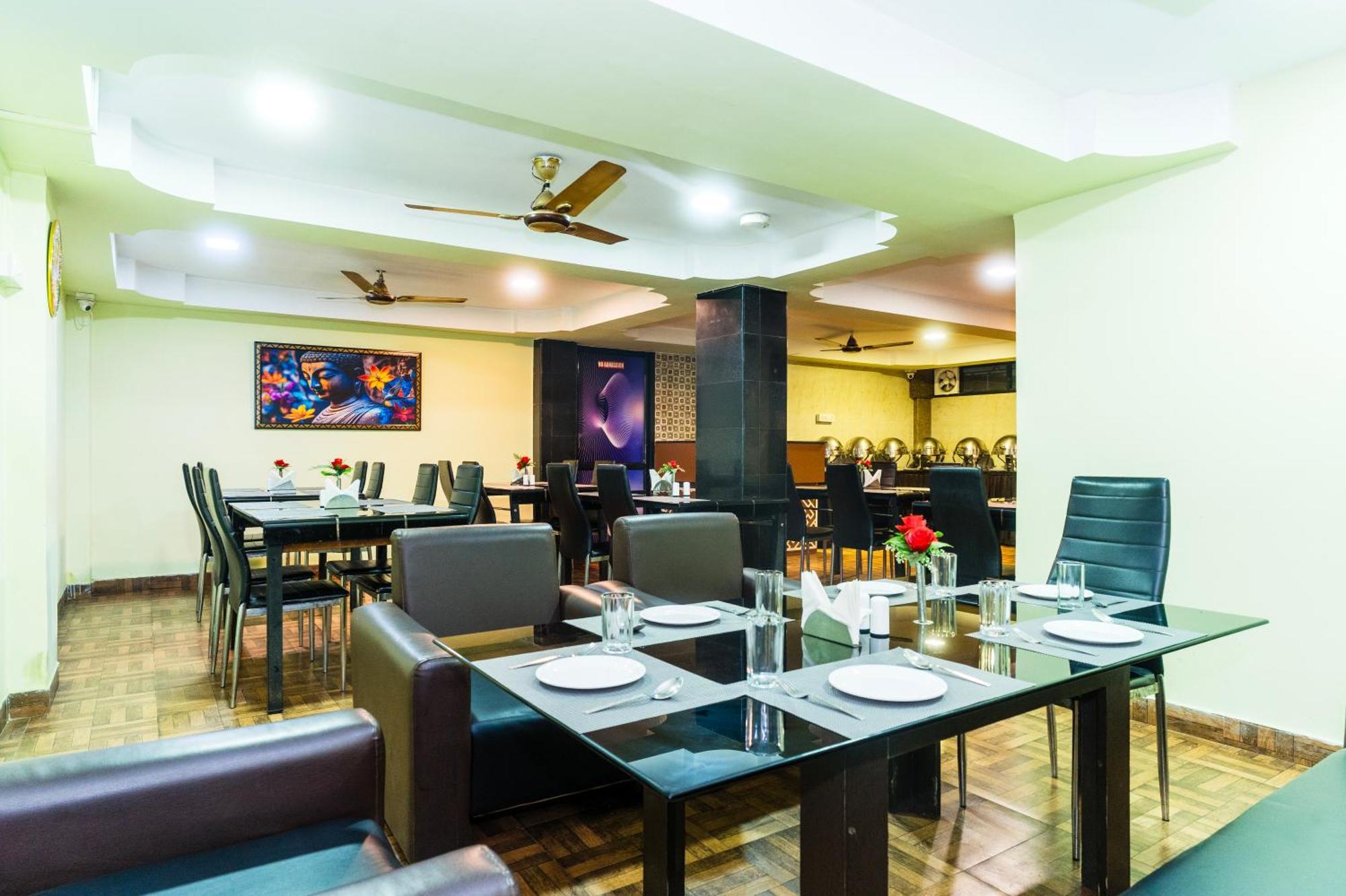 Apples Balaji Inn Siliguri Bagian luar foto